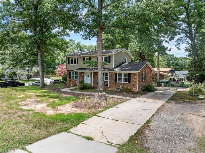 Property Photo:  1001 Oakview Road  NC 27265 