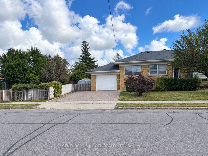 Property Photo:  33 Lewiston Road  ON M1P 1X8 