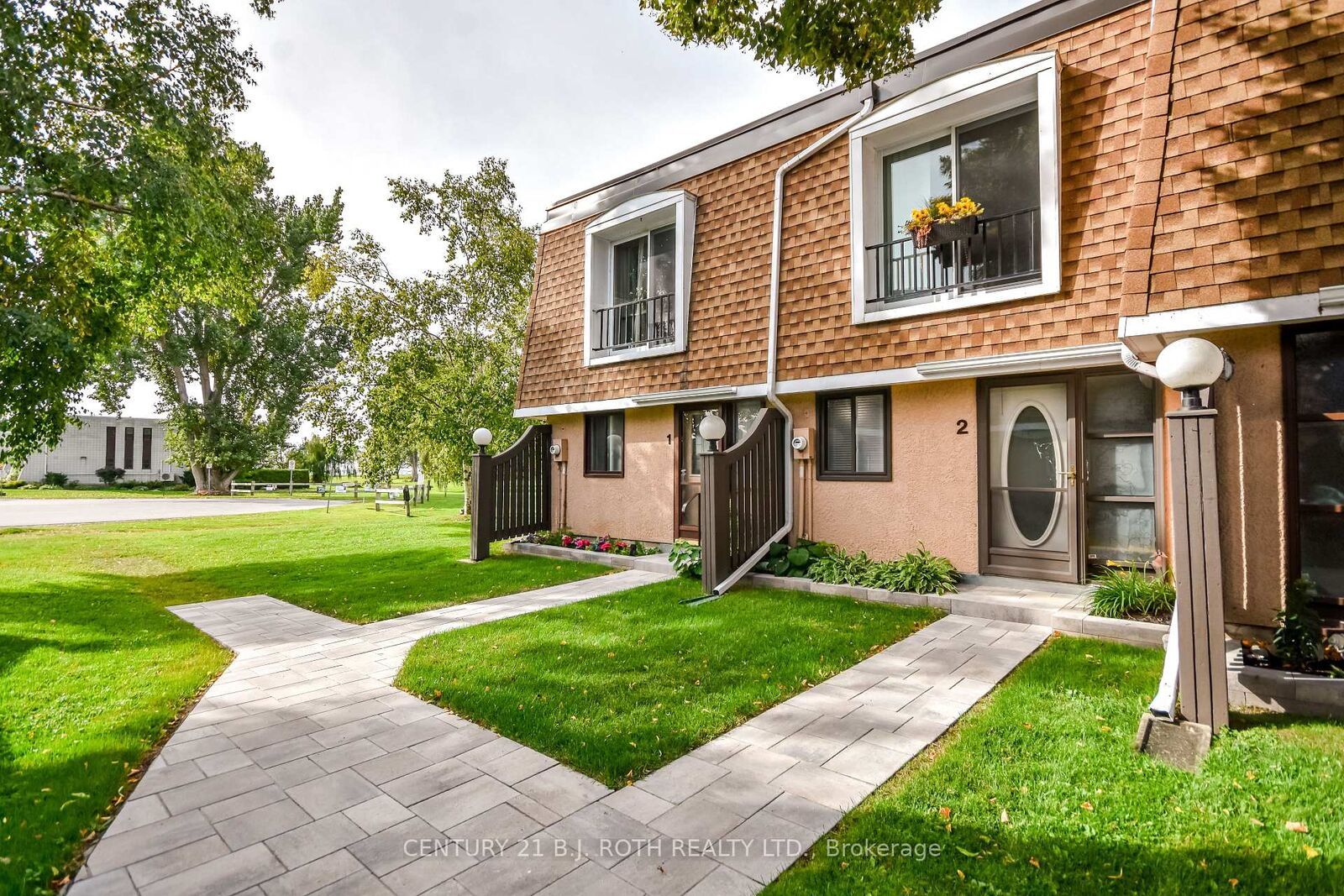 Property Photo:  2 Paradise Boulevard Unit 2  ON L0K 1B0 