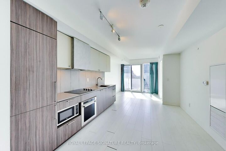 Property Photo:  19 Western Battery Road 1609  ON M6K 0E3 