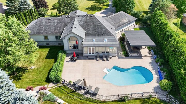 Property Photo: 9 Moraine Place ON L7E 0E5