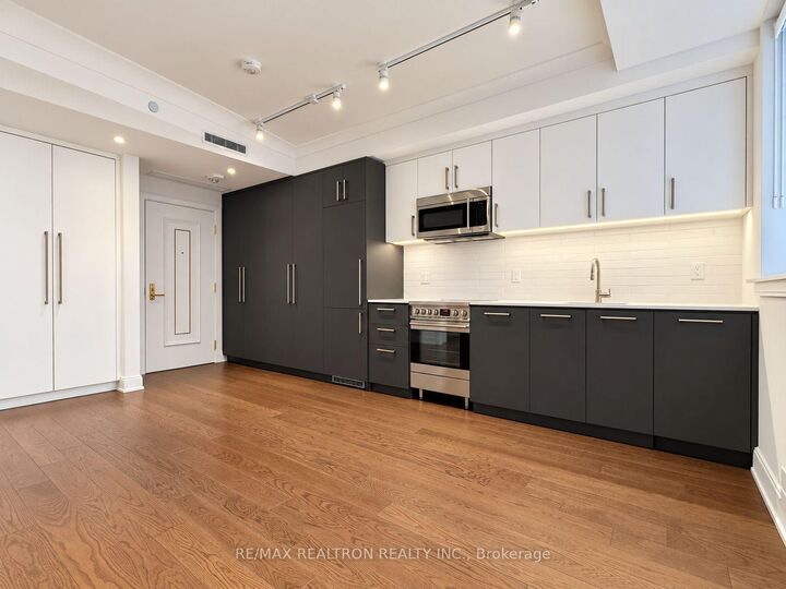 Property Photo:  2 Clarendon Avenue 120  ON M4V 1H9 