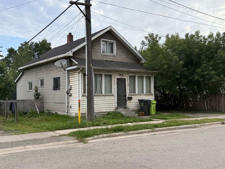 Property Photo:  802 Bonney Street  ON P6C 1A3 