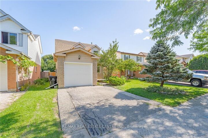 Property Photo: 34 Camrose Court ON N2M 5J5
