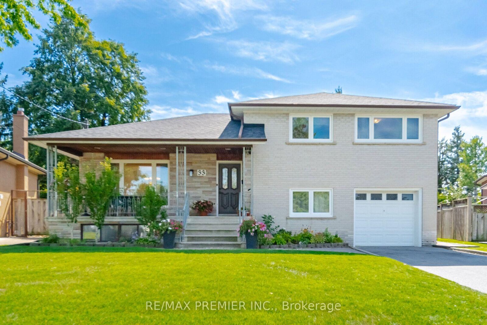 Property Photo:  33 Belleglade Court  ON M9M 2W3 