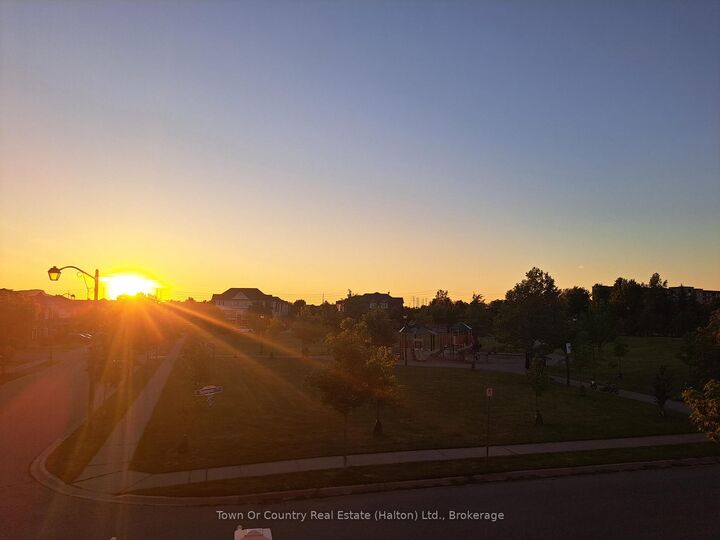 Photo de la propriété: 641 Speyer Circle ON L9T 0Y5