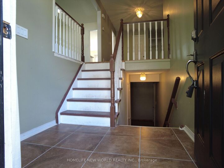 Property Photo:  42 Engel Crescent  ON L4N 6K5 