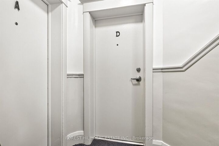 Property Photo:  30 Pinewood Avenue D  ON M6C 2V1 