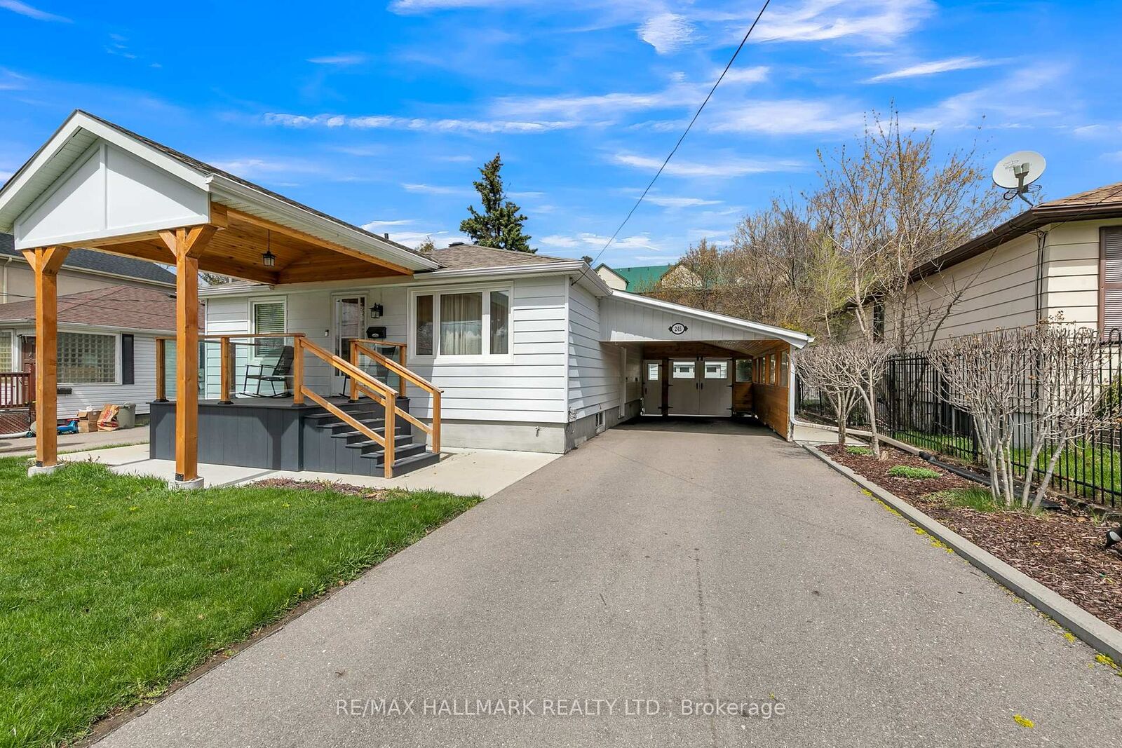 Property Photo:  245 Elmwood Avenue  ON L4C 1L3 