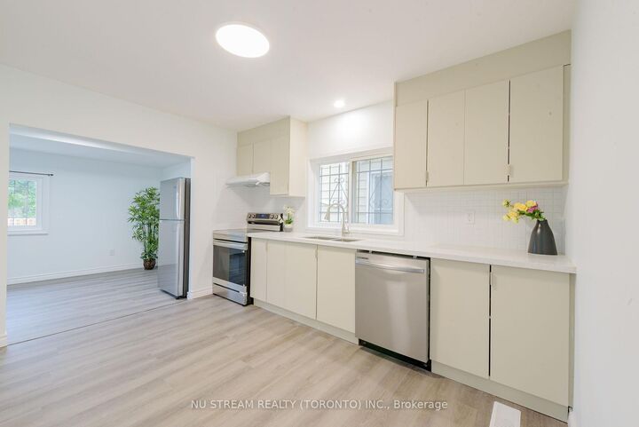 Property Photo:  941 Cataraqui Street  ON N9A 3P7 