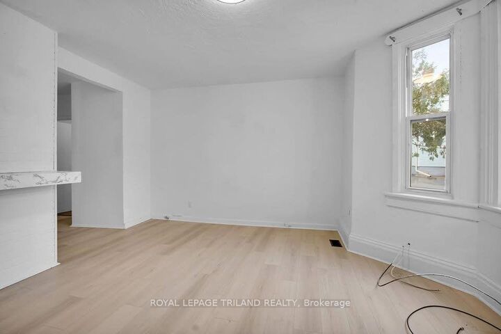 Property Photo:  21 Jessie Street 2  ON N5P 1P7 