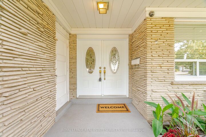 Property Photo:  1434 Thorndyke Crescent  ON L4X 1R3 