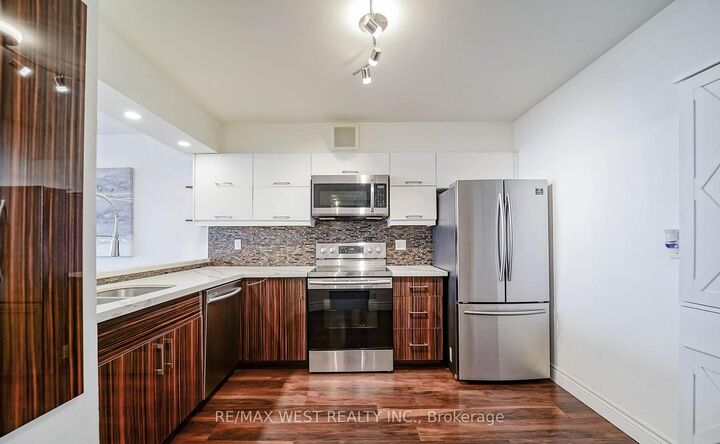 Photo de la propriété: 234 Albion Road Ph10 ON M9W 6A7