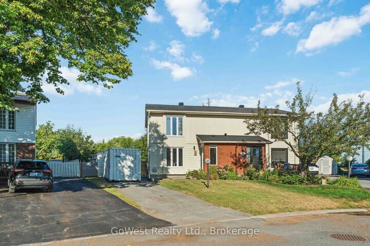 Property Photo:  94 Fieldgate Drive  ON K2J 1T9 