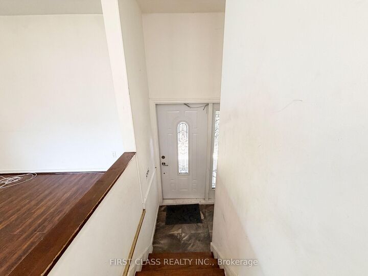 Property Photo:  87 Vauxhall Drive  ON M1P 1R1 