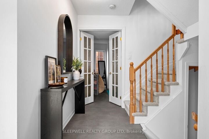 Property Photo:  463 Cooper Street  ON K1R 5H8 