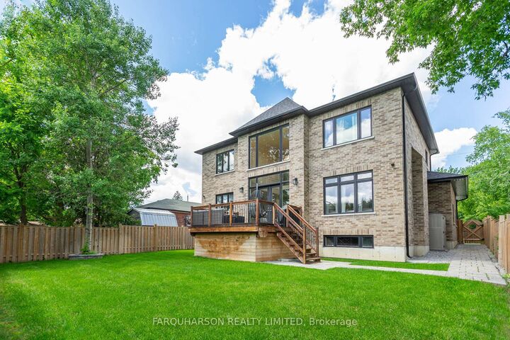 Photo de la propriété: 106 Maytree Avenue ON L4A 1G2