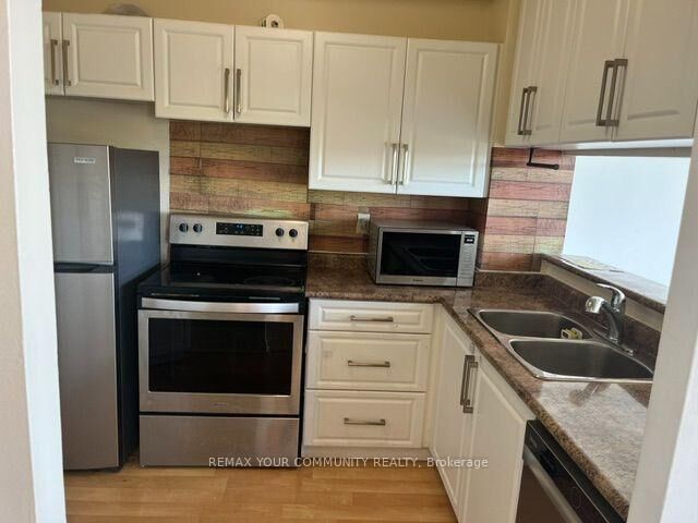 Property Photo:  3050 Ellesmere Road Ph14  ON M1E 5E6 