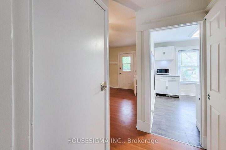 Property Photo:  46 Ottawa Street S 2  ON L8K 2E1 
