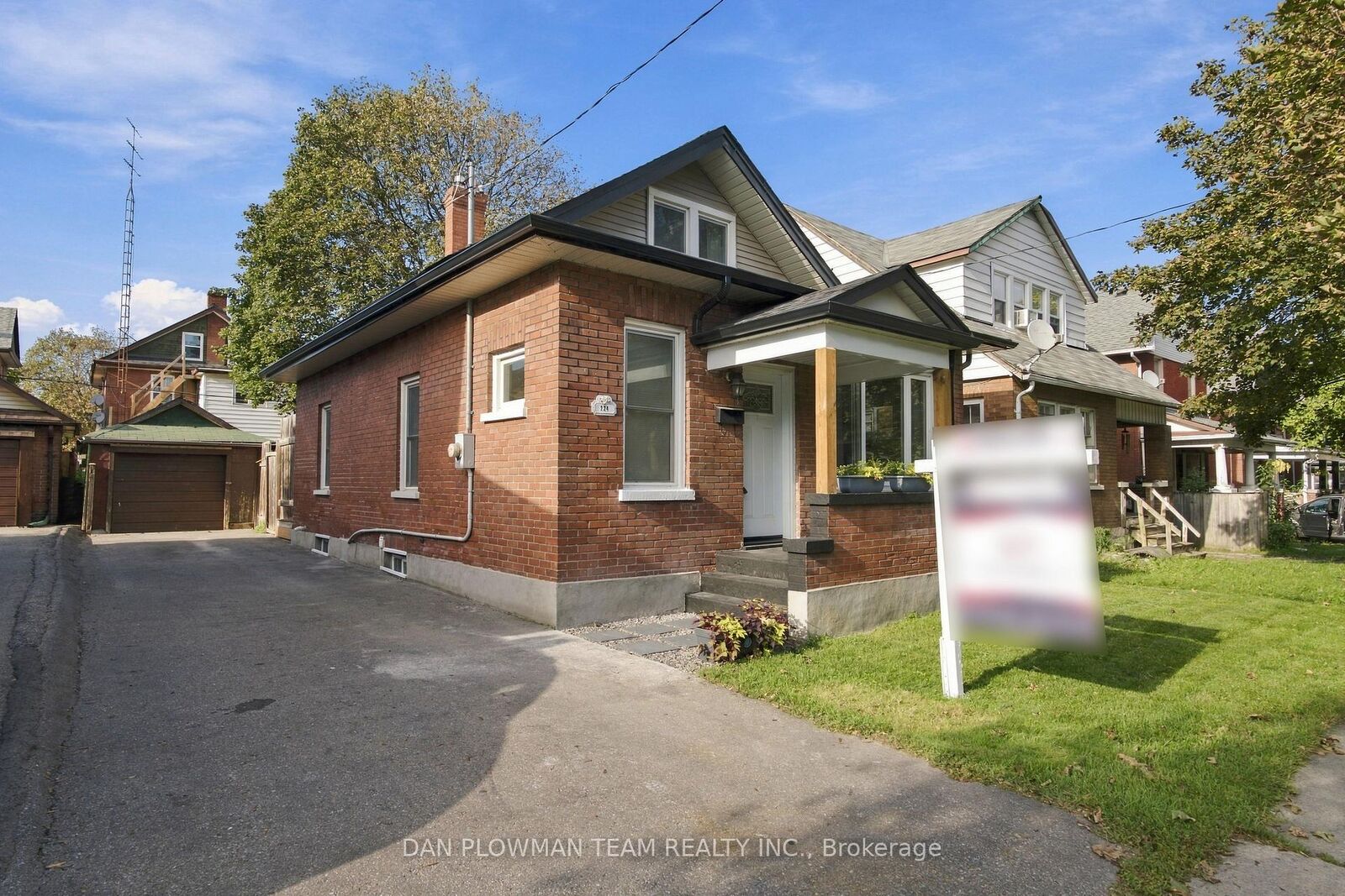 Property Photo:  224 Arthur Street  ON L1H 1N6 