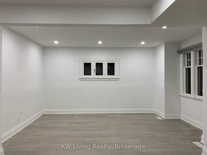 Property Photo:  180 Dinnick Crescent  ON M4N 1M3 
