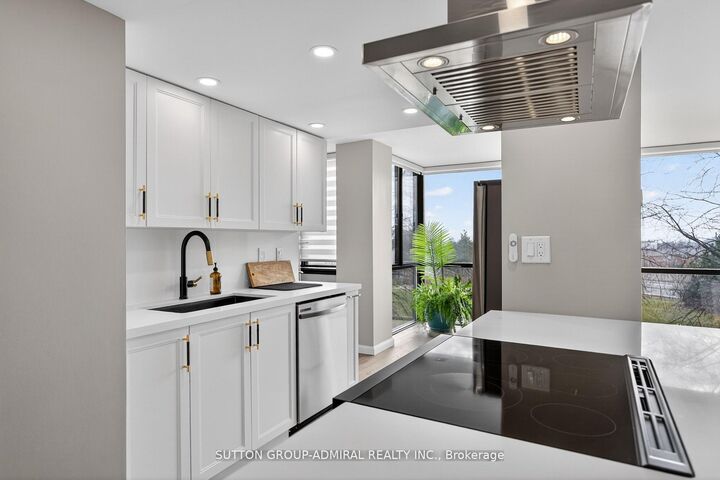 Photo de la propriété: 350 Webb Drive 308 ON L5B 3W4