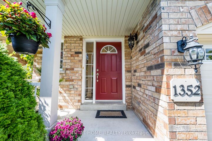 Photo de la propriété: 1352 Wadebridge Crescent ON L1K 3B2