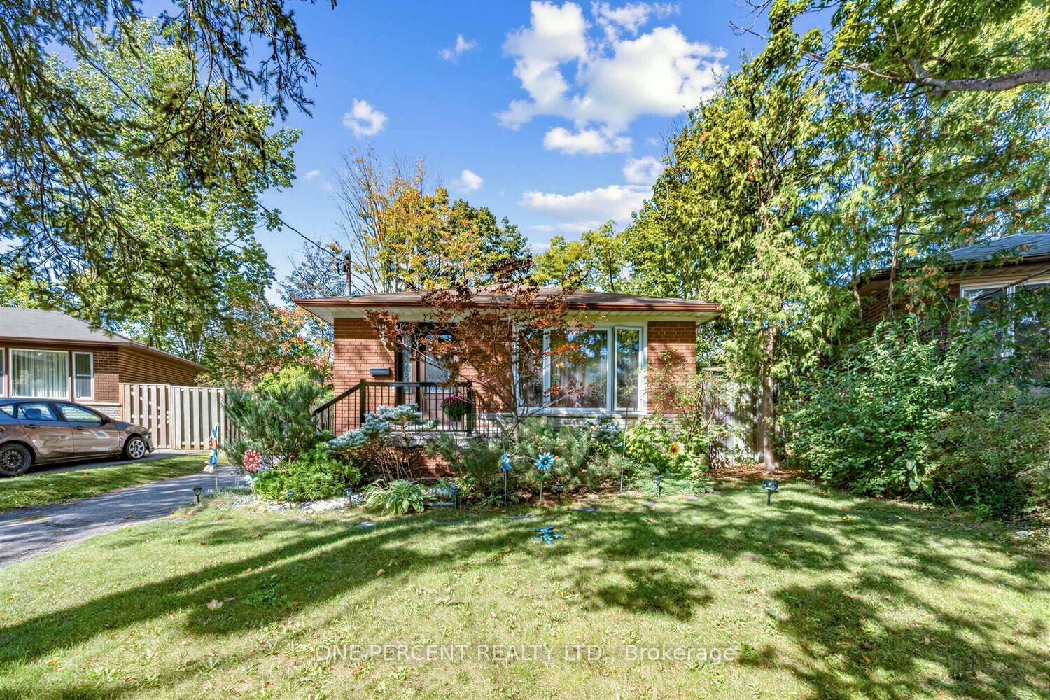 Photo de la propriété: 78 Melchior Drive ON M1E 3W5
