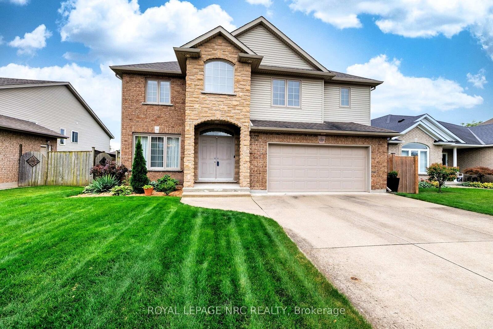 Photo de la propriété: 8394 Greenfield Crescent ON L2H 3J8
