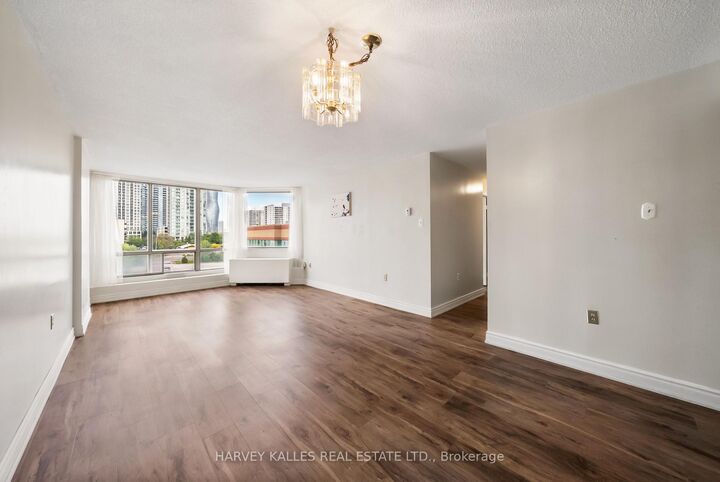 Property Photo:  25 Fairview Road 505  ON L5B 3Y8 