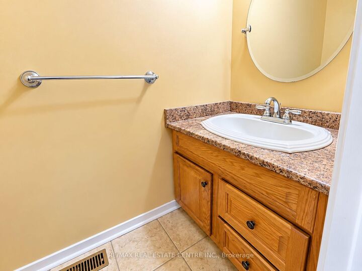 Property Photo:  1537 Cuthbert Avenue  ON L5M 3R6 