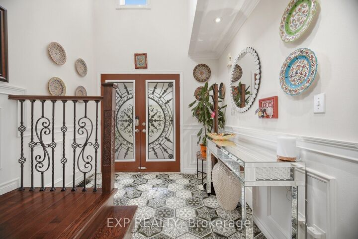 Property Photo:  670 Wildgrass Road  ON L5B 4J5 
