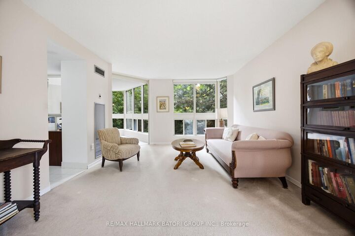 Property Photo: 10 Kenneth Avenue 211 ON M2N 6K6