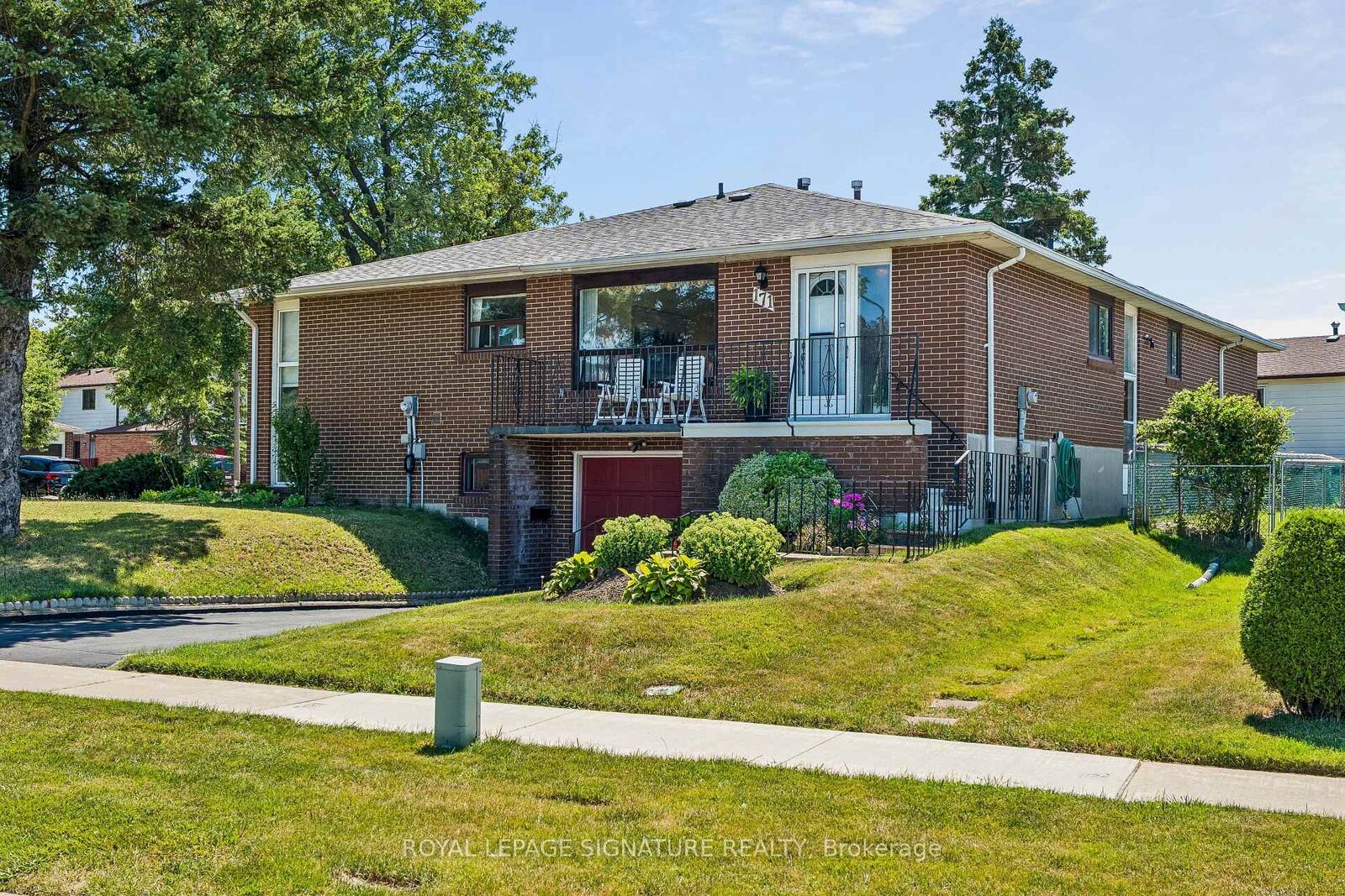Property Photo: 171 Petworth Crescent ON M1S 3M6