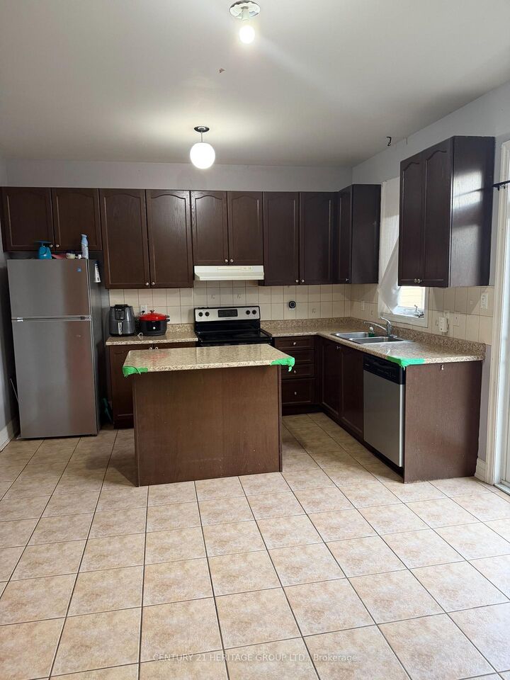Property Photo: 3 Grey Wing Avenue ON L4P 0E8