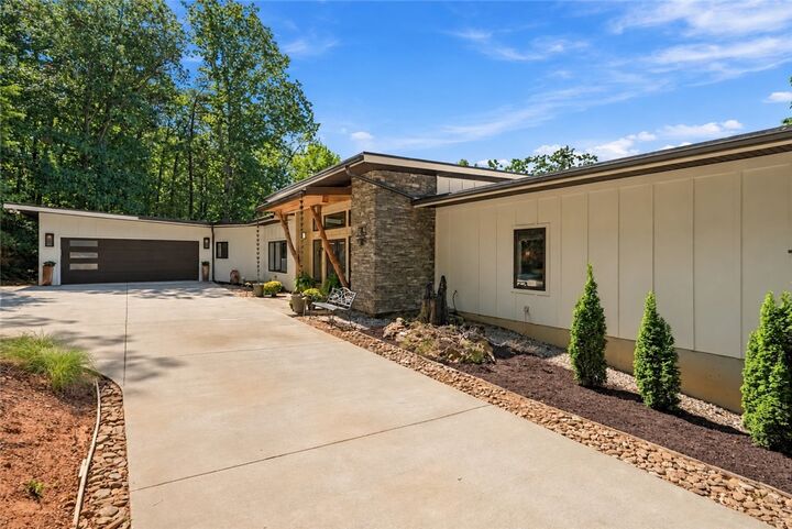 Property Photo:  1133 Altamont Road  SC 29609 