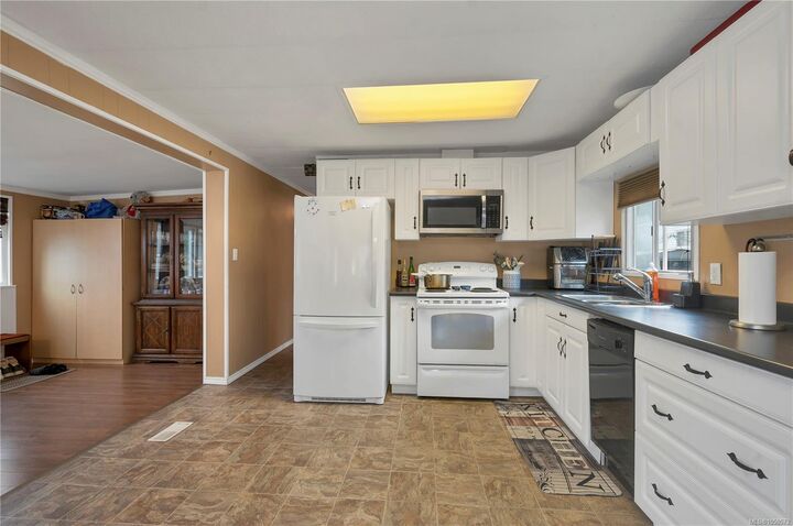 Property Photo:  951 Homewood Rd #81  BC V9W 3N7 