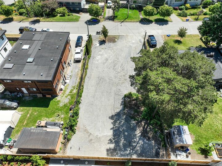 Property Photo:  914 McNaughton Ave  BC V9A 4H1 