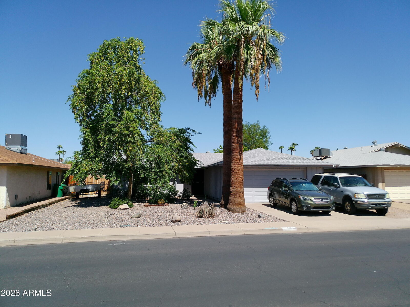 Property Photo: 2142 W Enid Avenue AZ 85202