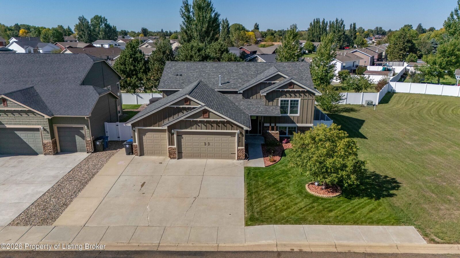 Property Photo:  817 15th Avenue E  ND 58601 