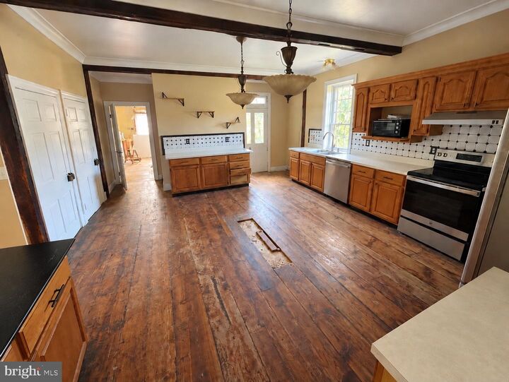 Property Photo:  822 Leiphart Lane  PA 17368 
