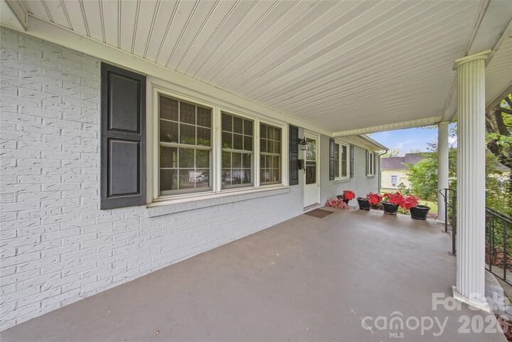 Property Photo:  605 S Styers Street  NC 28021 