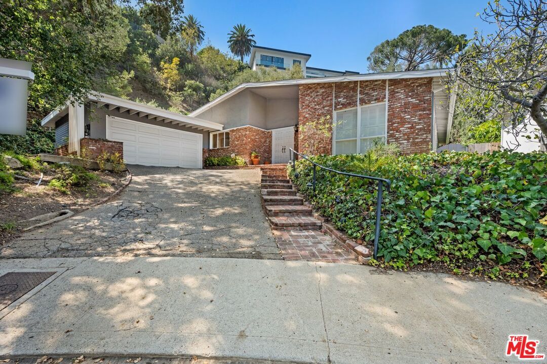Property Photo:  13331 Westcove Dr  CA 90049 