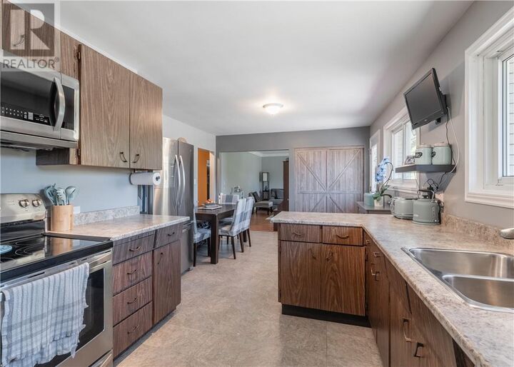 Property Photo:  41 Moxam Drive  ON P3Y 1C5 