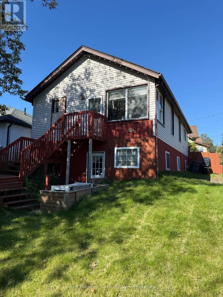 Property Photo:  226 Algoma Street North  ON P7A 5A2 