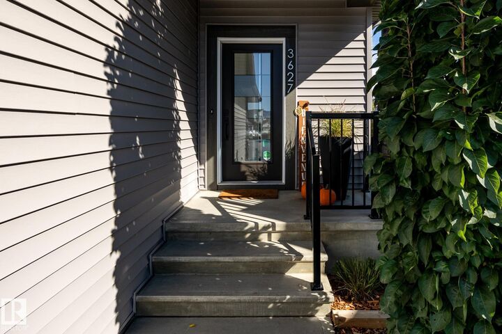 Property Photo:  3627 6 Street NW  AB T6T 2L5 