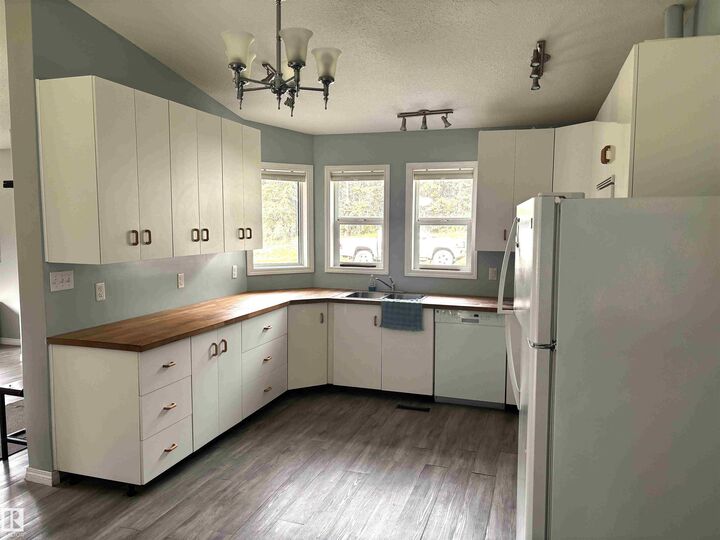 Property Photo:  55029 Hwy 761  AB T0C 0T0 