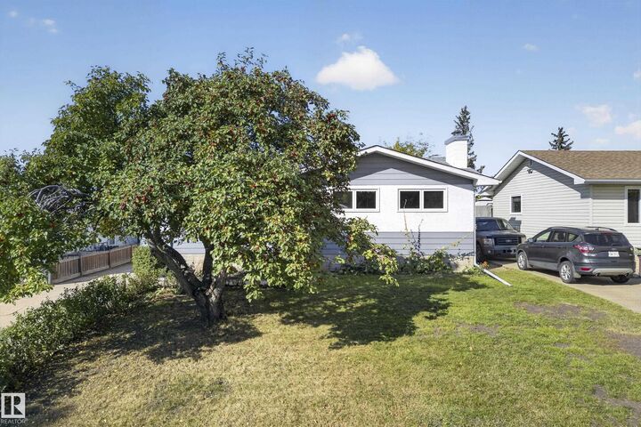 Property Photo: 25 Milburn Crescent AB T8A 0T9