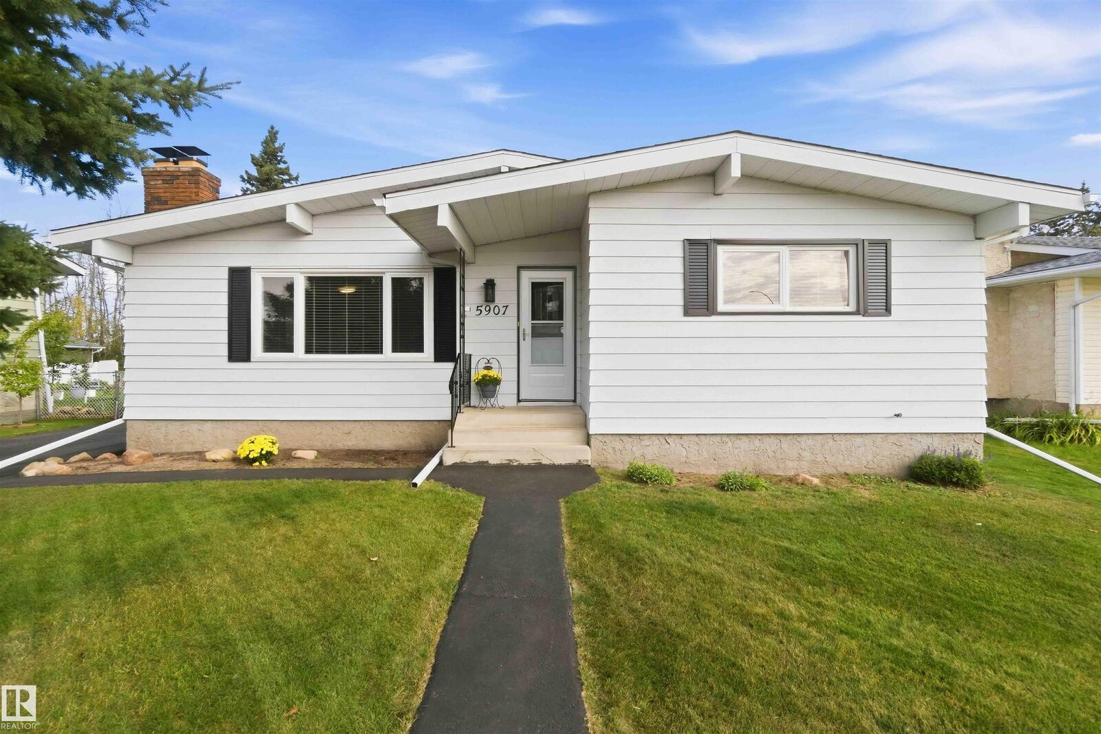 Property Photo: 5907 53A Avenue AB T0A 2W0