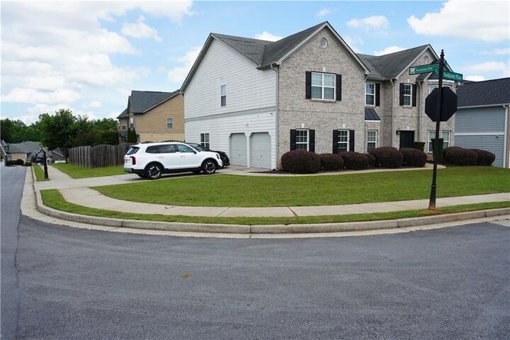 Property Photo: 7985 Sandpoint Place GA 30122